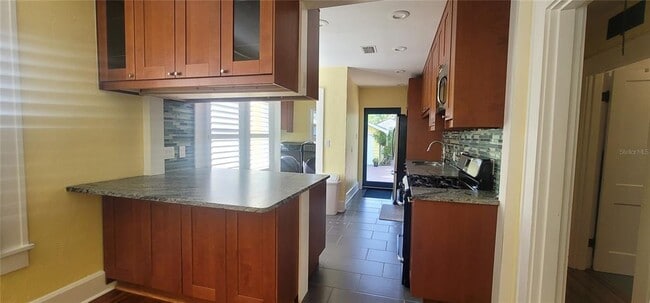 Building Photo - 3026 Burlington Ave N