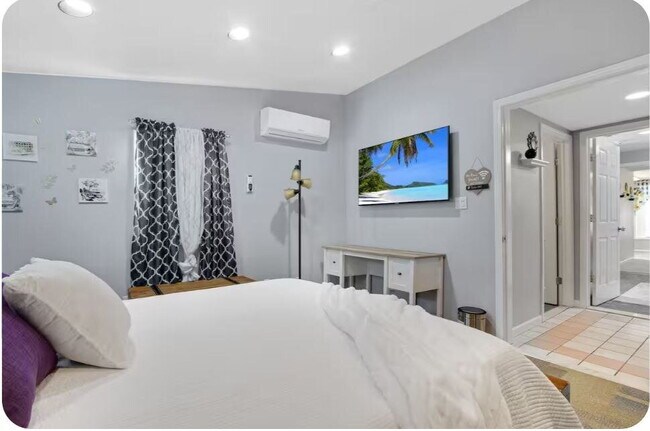 Building Photo - Furnished 1-Bedroom Apartment with Private Entrance and Free Laundry
