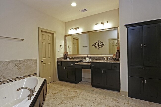 Building Photo - 4227 Dickson St