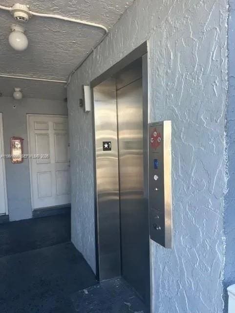 Building Photo - 9351 Fontainebleau Blvd