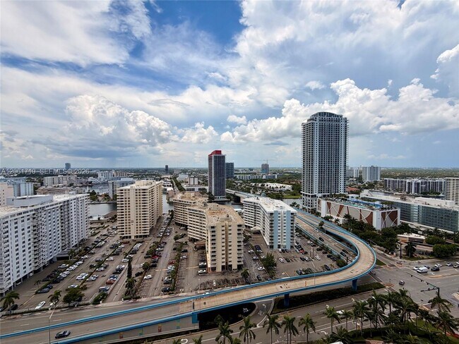 Building Photo - 1830 S Ocean Dr
