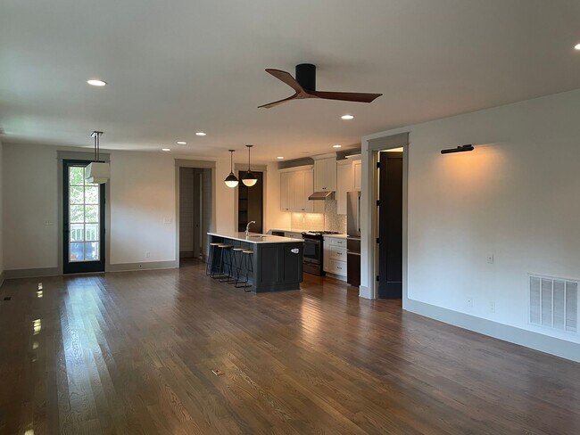 Building Photo - 1206 Chapel Ave