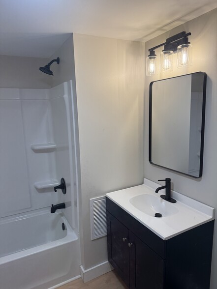 Building Photo - 32 Phelps St