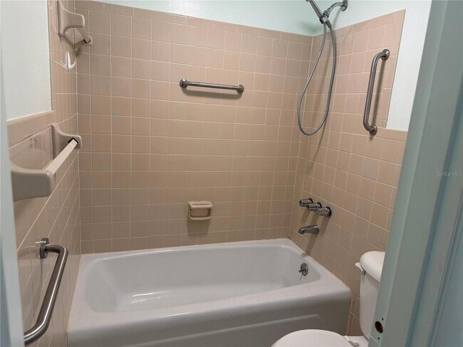 Building Photo - 245 Center Rd