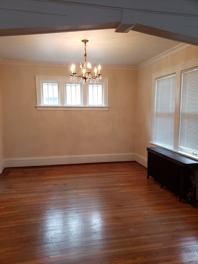 Building Photo - Beautiful 4 bedroom in Mac Groveland area