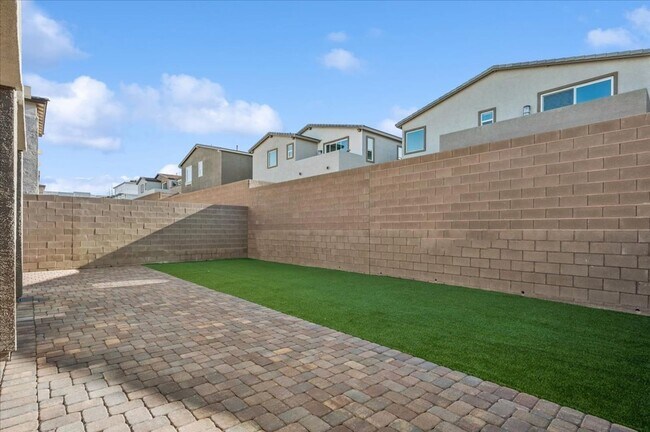 Building Photo - Beautiful New Home in Black Mountain Planned Community