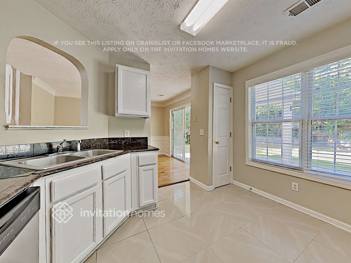 Building Photo - 207 Weatherstone Crossing