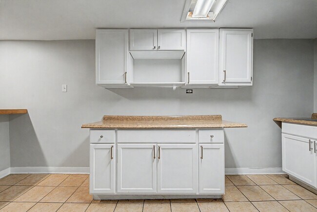 Building Photo - 2206 N Kostner Ave
