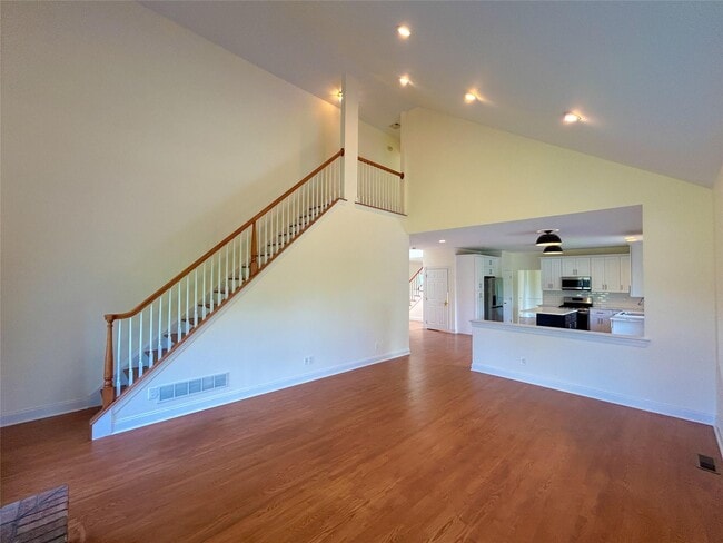 Building Photo - 101 Sunflower Cir