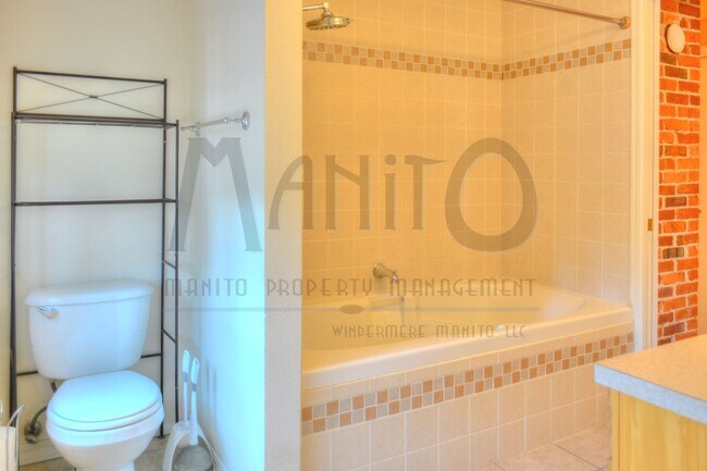 Building Photo - Stunning Brick Home near Audubon Park