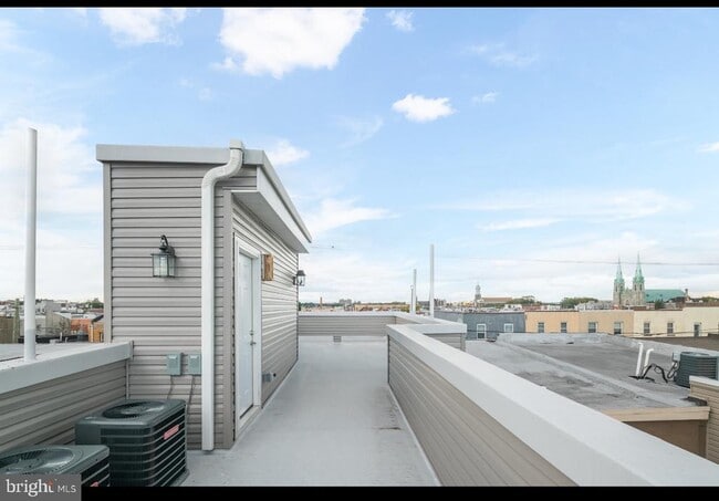 Building Photo - 3127 Richmond St