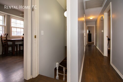 Building Photo - Remodeled Ranch w/Fin Bsmt Fenced Yard in ...