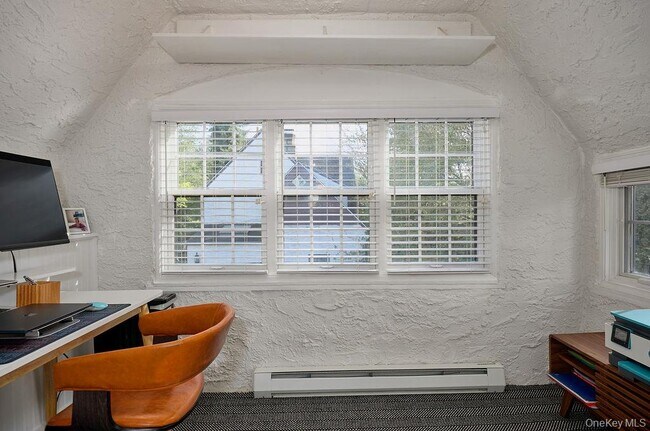 Building Photo - 4 Glenwolde Park