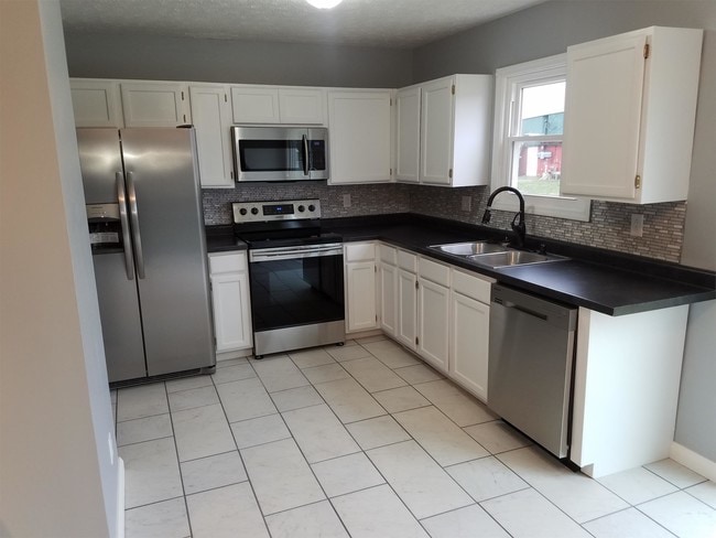 Building Photo - 1320 -1340 S Harriet St