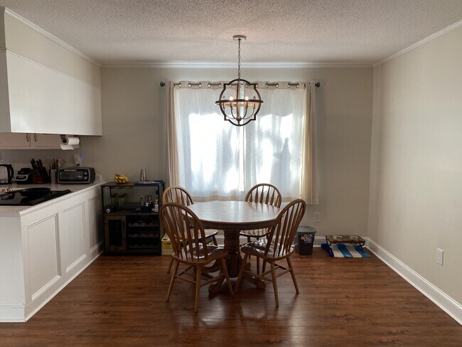 Building Photo - 311 Brady St