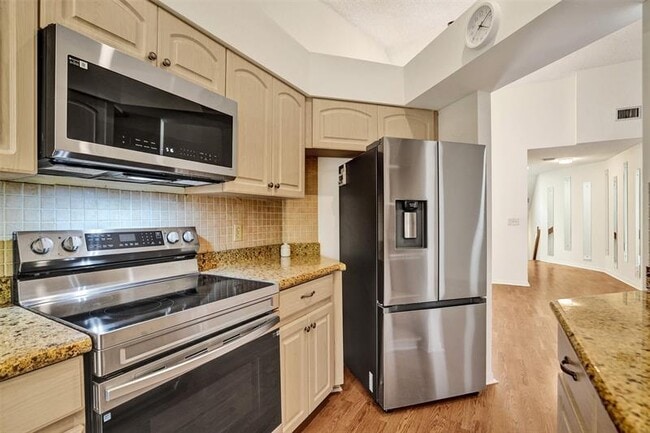 Building Photo - 3407 Emerald Oaks Dr