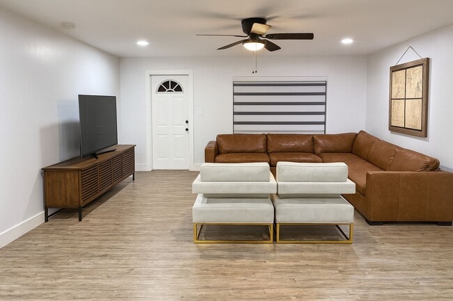 Building Photo - 4205 Hayes St