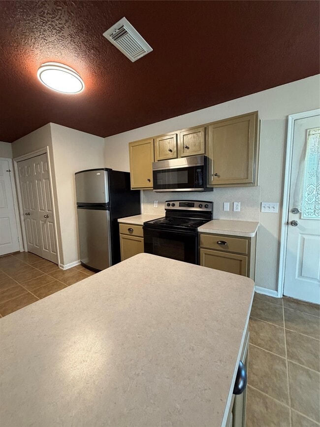 Building Photo - 13952 Buckskin Dr