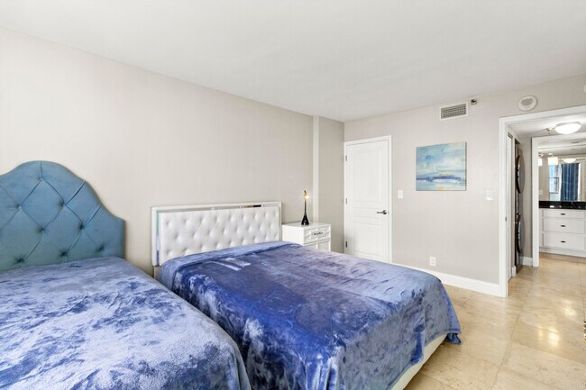 Building Photo - 290 174th St St