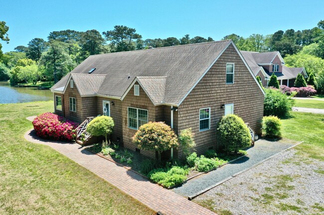 Building Photo - Waterfront Home on 1 Acre Treed Lot, 4/2 +...