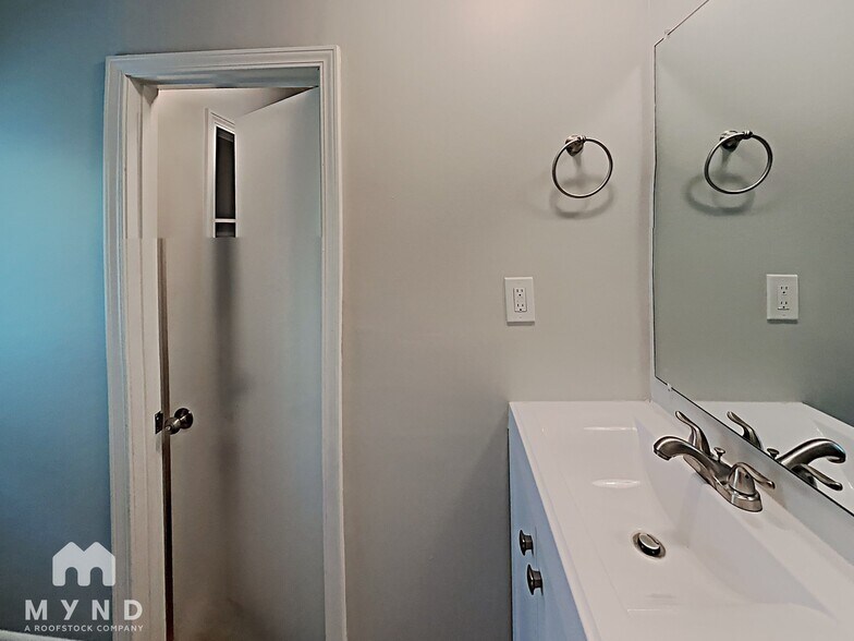 Building Photo - 8989 Leaf Ln