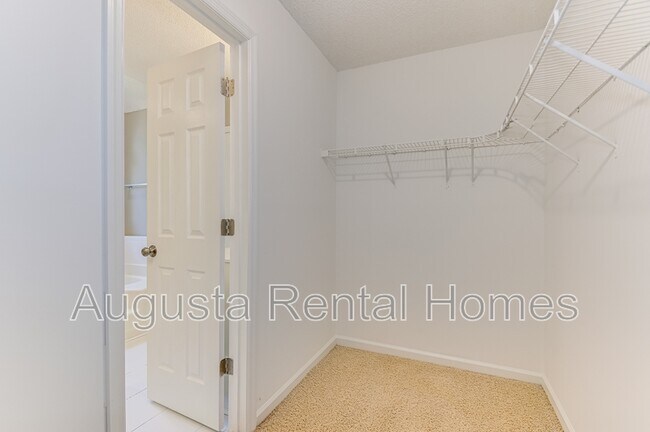 Building Photo - 208 Stonington Dr