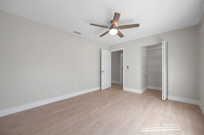 Building Photo - 8789 Maplewood Rd