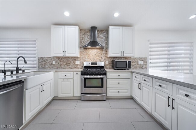 Building Photo - 9216 Sun Rose Ave