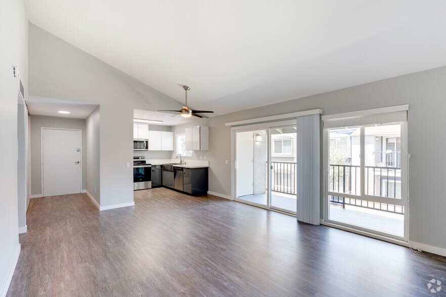 2BR, 2BA - 919SF - West Fifth Apartments