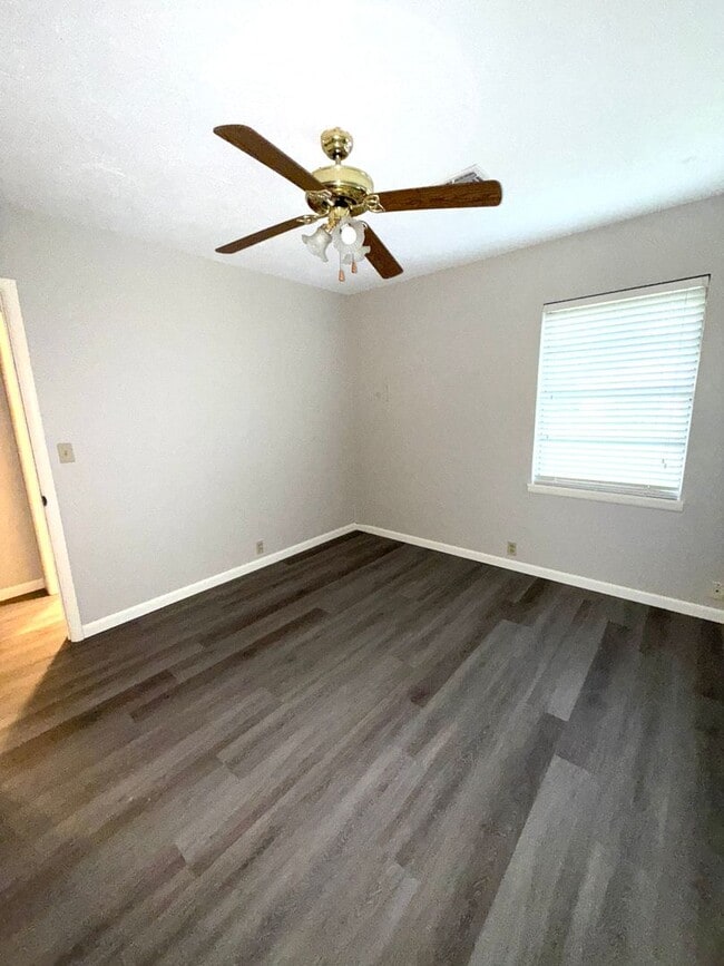 Building Photo - Updated 3 bedroom Near SWOSU $1.200/month