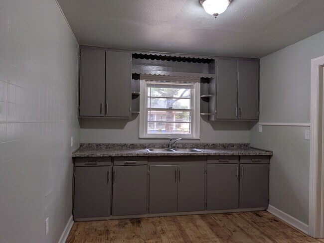 Building Photo - 331 G St NE