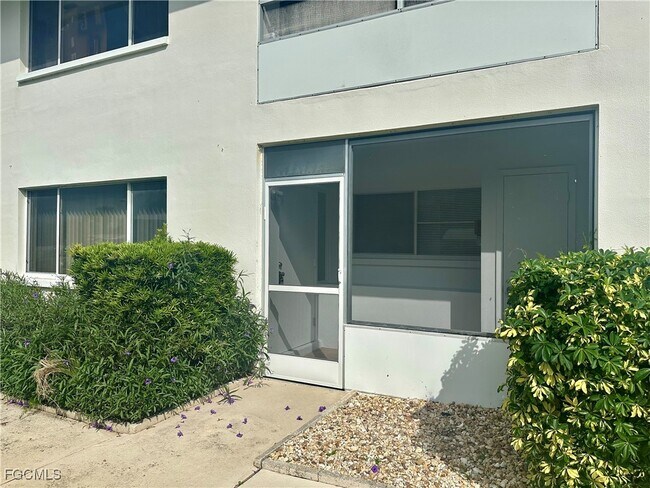 Building Photo - 4802 Tudor Dr