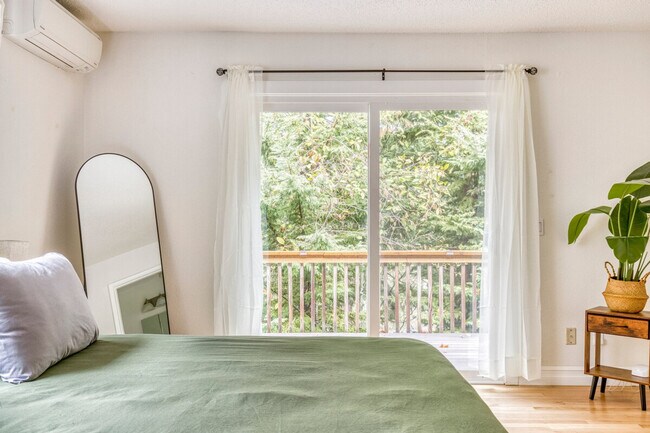 Building Photo - 3201 SW Sherwood Pl