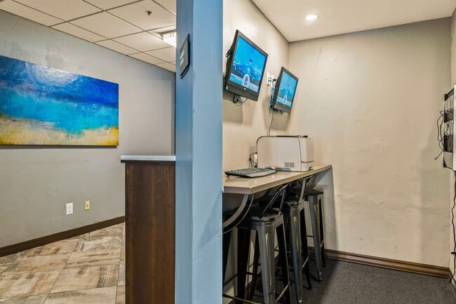 Building Photo - 535 South Park Avenue