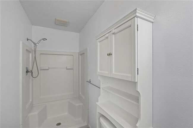 Building Photo - 16 Pocahontas Dr