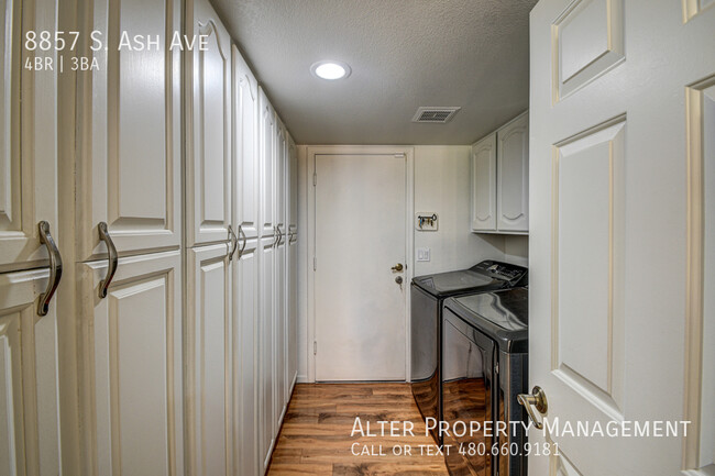 Building Photo - 8857 S Ash Ave