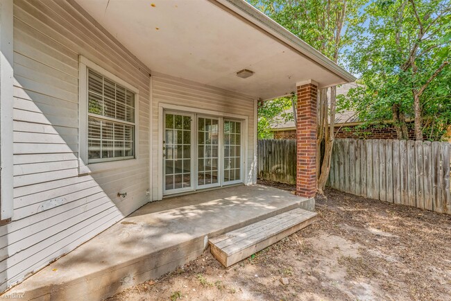 Building Photo - 3 br, 2 bath House - 1208 Bayou Woods Dr 1...