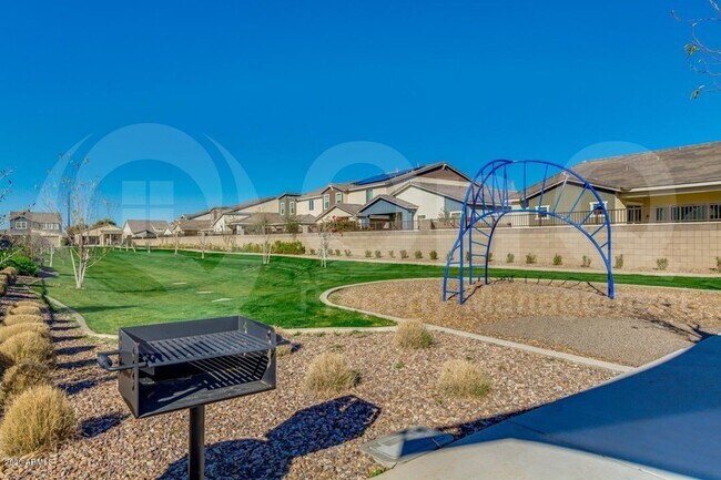 Building Photo - 2092 E Lantana Dr