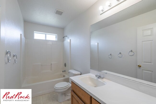 Building Photo - Easy Living! 3 Bedroom Home with Gorgeous Backyard