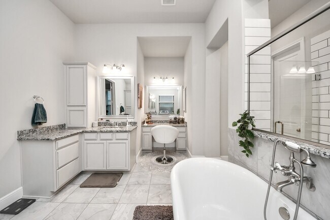 Building Photo - 23606 Verge Sims Dr