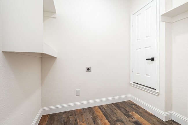 Building Photo - 4610 Clay Dr