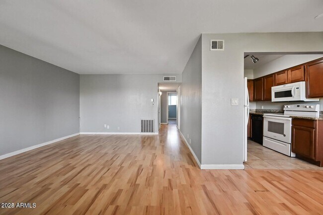 Building Photo - 1702 W Tuckey Ln
