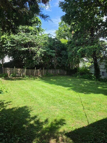Fenced backyard - 1730 Morey Ave