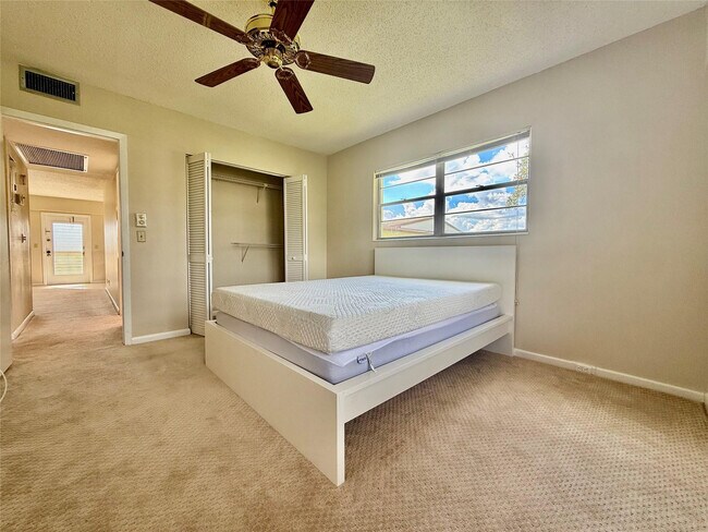 Building Photo - 417 Mansfield I