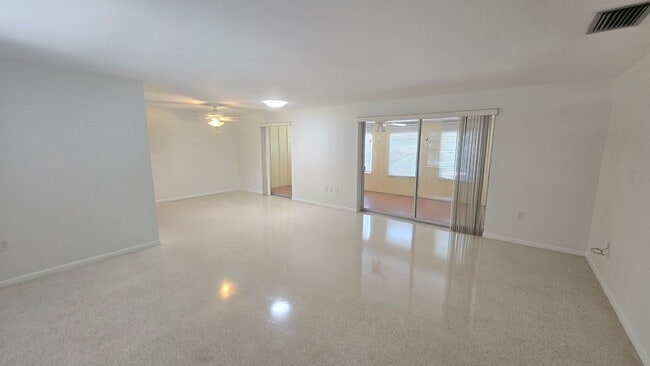 Building Photo - Charming 2BR/2BA Annual Rental in Southgate