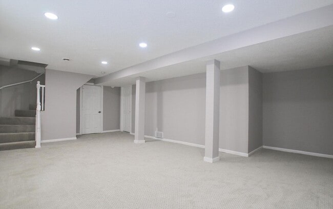 Building Photo - 220 E 27th St