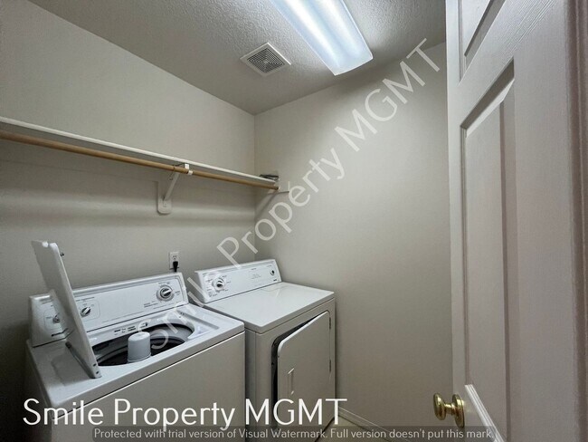 Building Photo - Spacious 3 Bedroom Home in Bethany neighborhood