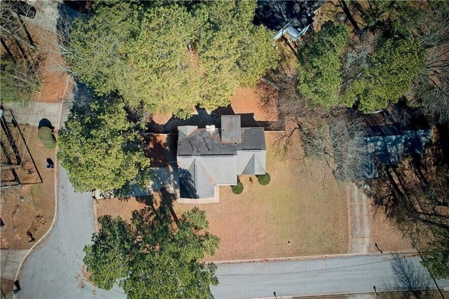 Building Photo - 1528 Carriage Ln