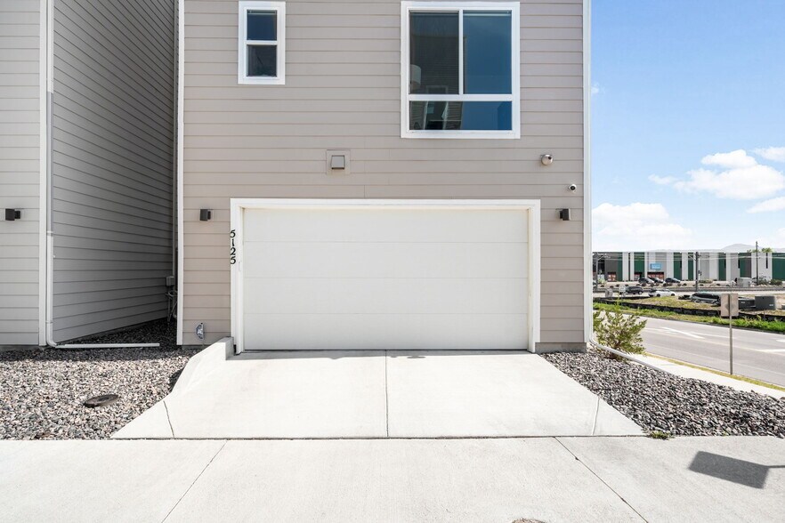 Building Photo - 5125 Queen Ct