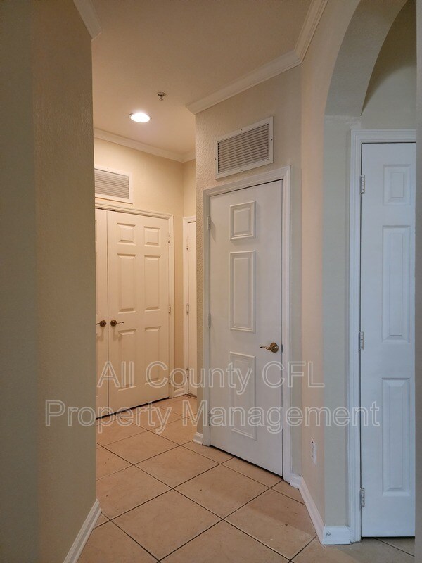 Building Photo - 6100 Stevenson Dr